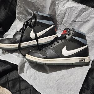 Nike Men's Black and White High-Top Sneakers